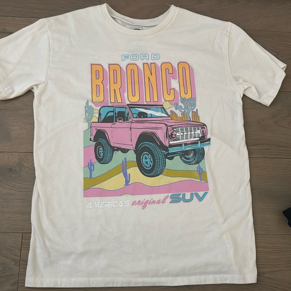 women’s bronco tee shirt size medium